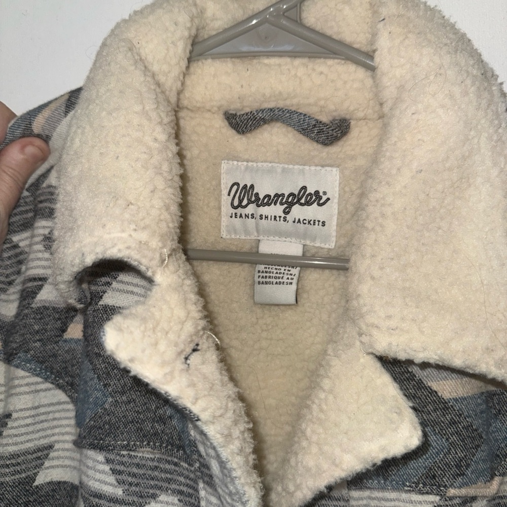 Wrangler Women’s Button Up Patterned Jacket Sherp… - image 2